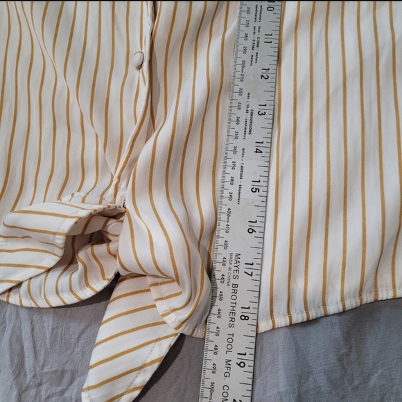 TRENDY, Silky Top Lot OF 2, Gold & Cream Striped Lot of 2 Womens SZ XS - Picture 5 of 12